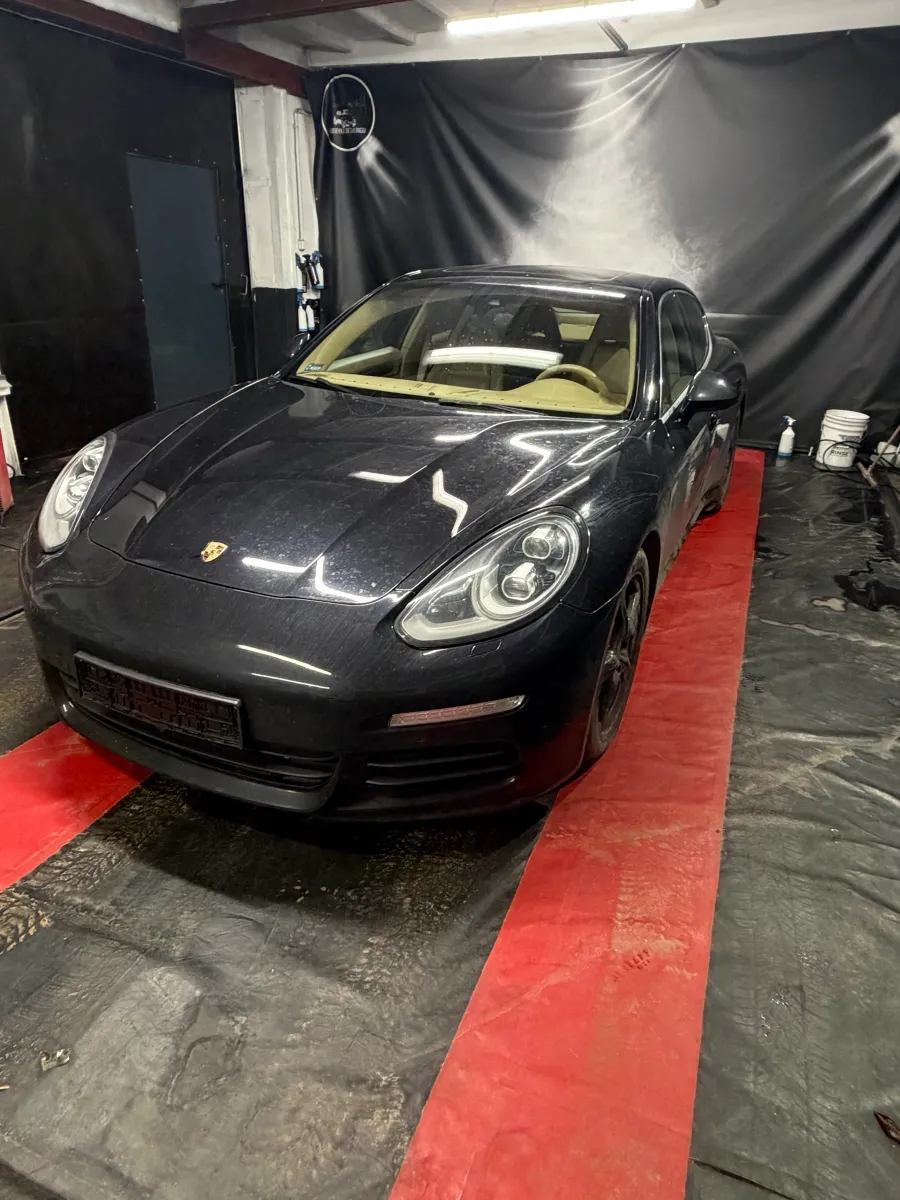 Porsche Panamera przed zabezpieczeniem - matowy, zakurzony lakier